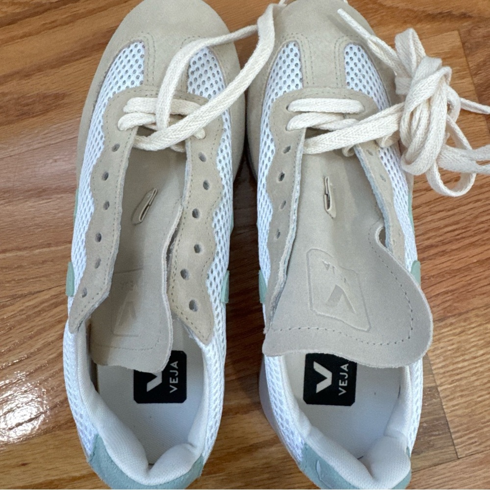 Veja women's Cream and Mint Sneakers - Picture 5 of 7